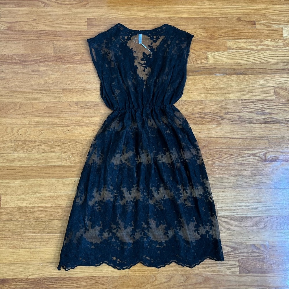 Lace Cover-Up - Picture 7 of 12
